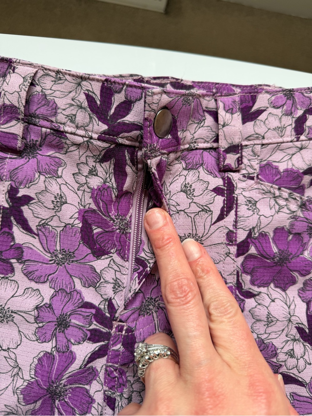 Duluth Trading Purple Floral Stretch Hiking Outdoor Shorts Women’s Size 6 - Picture 2 of 8